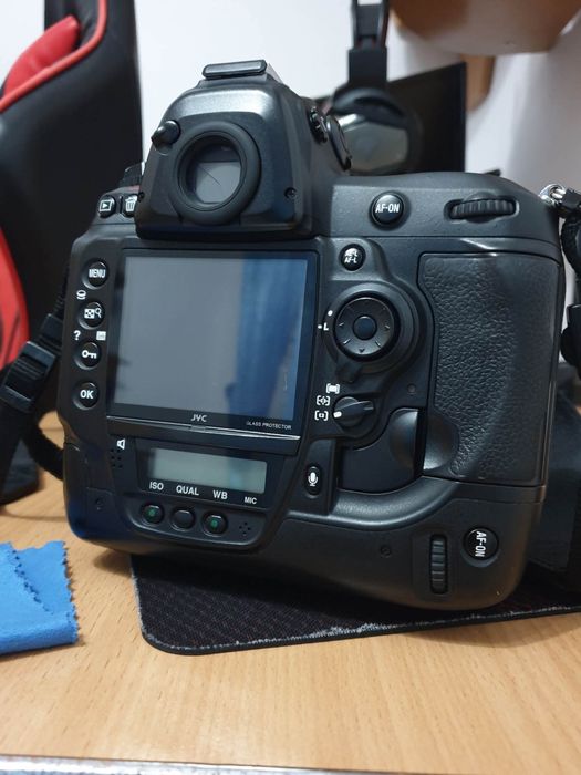 Vand Nikon D3 122.400 cadre + obiectiv Nikon 80-200mm f2.8