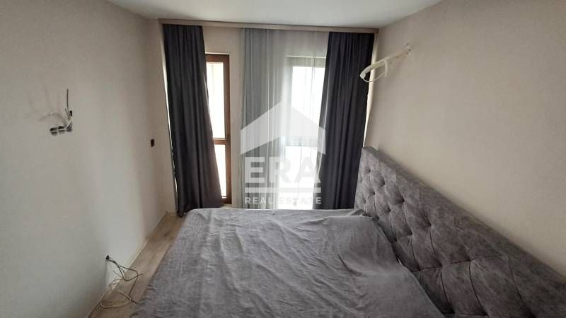 Тристаен, частично обзаведен апартамент за продажба, с морска панорама