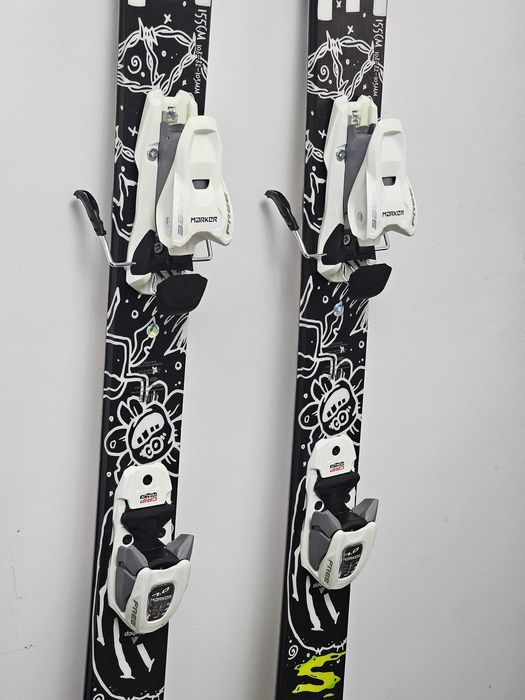 Schiuri LINE Ruckus Junior NOI 155 cm + legaturi MARKER 7.0 (2025)