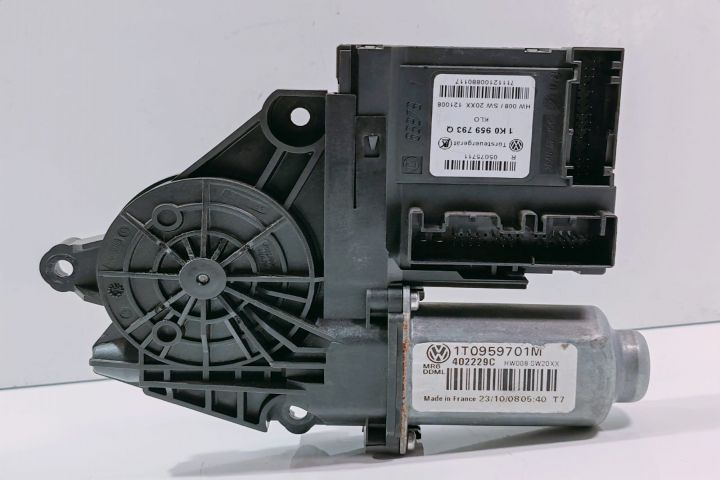 Motoras Macara  stanga fata 1T0959701M Volkswagen VW Caddy a 3-a gene