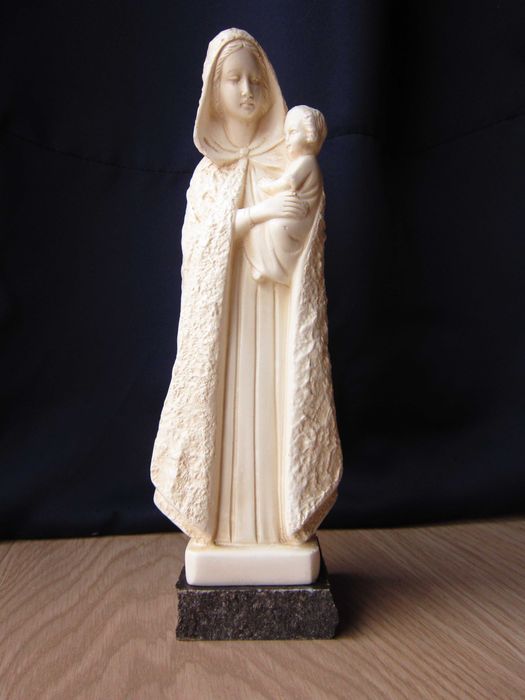 cadou rar si deosebit Madonna  Maria ,semnat Franta 1960 handmade