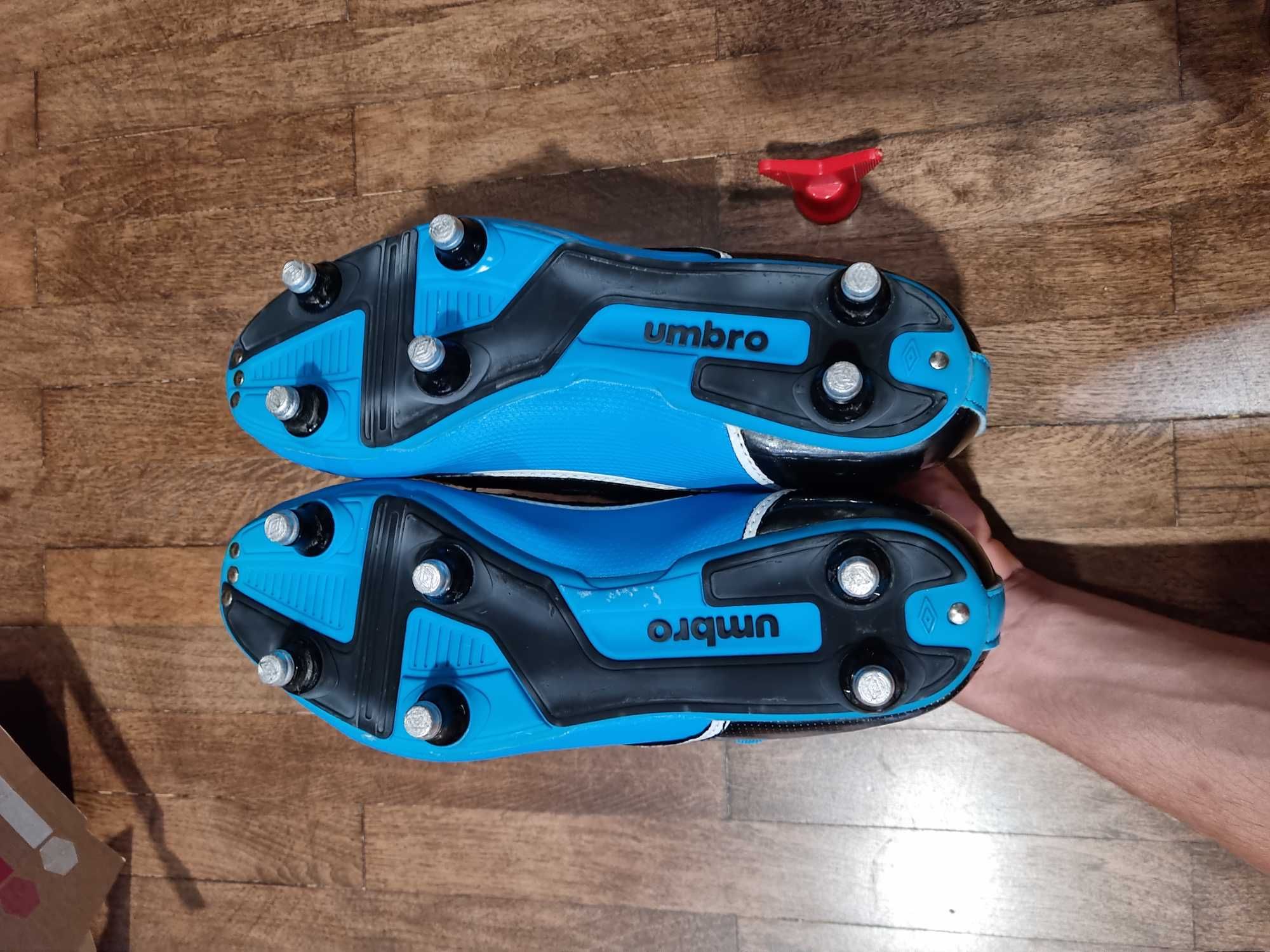 Бутонки 38.5 Umbro с разглобяеми шипове