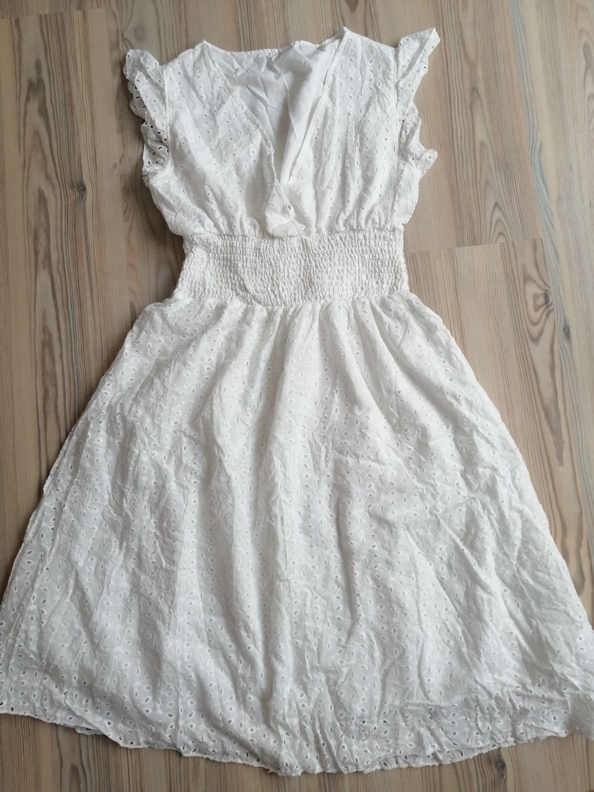 Нова нежна рокля в бяло
