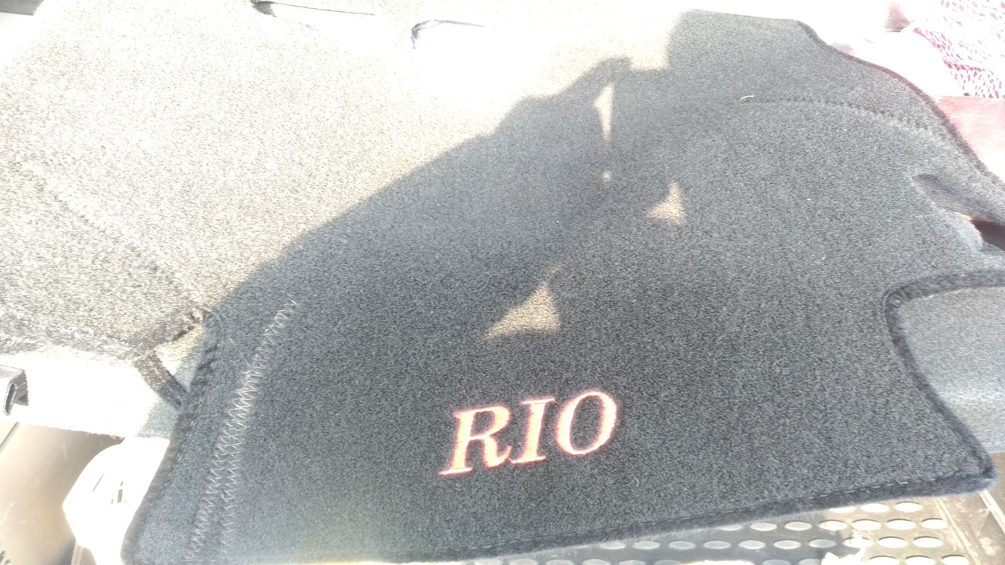 Продам накидку на Киа Рио 2014 гв