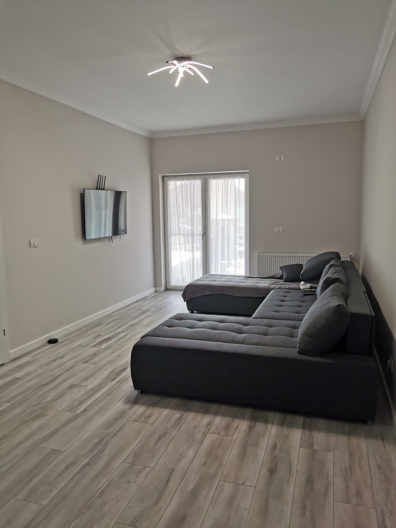 Persoana fizica vând jumătate de duplex