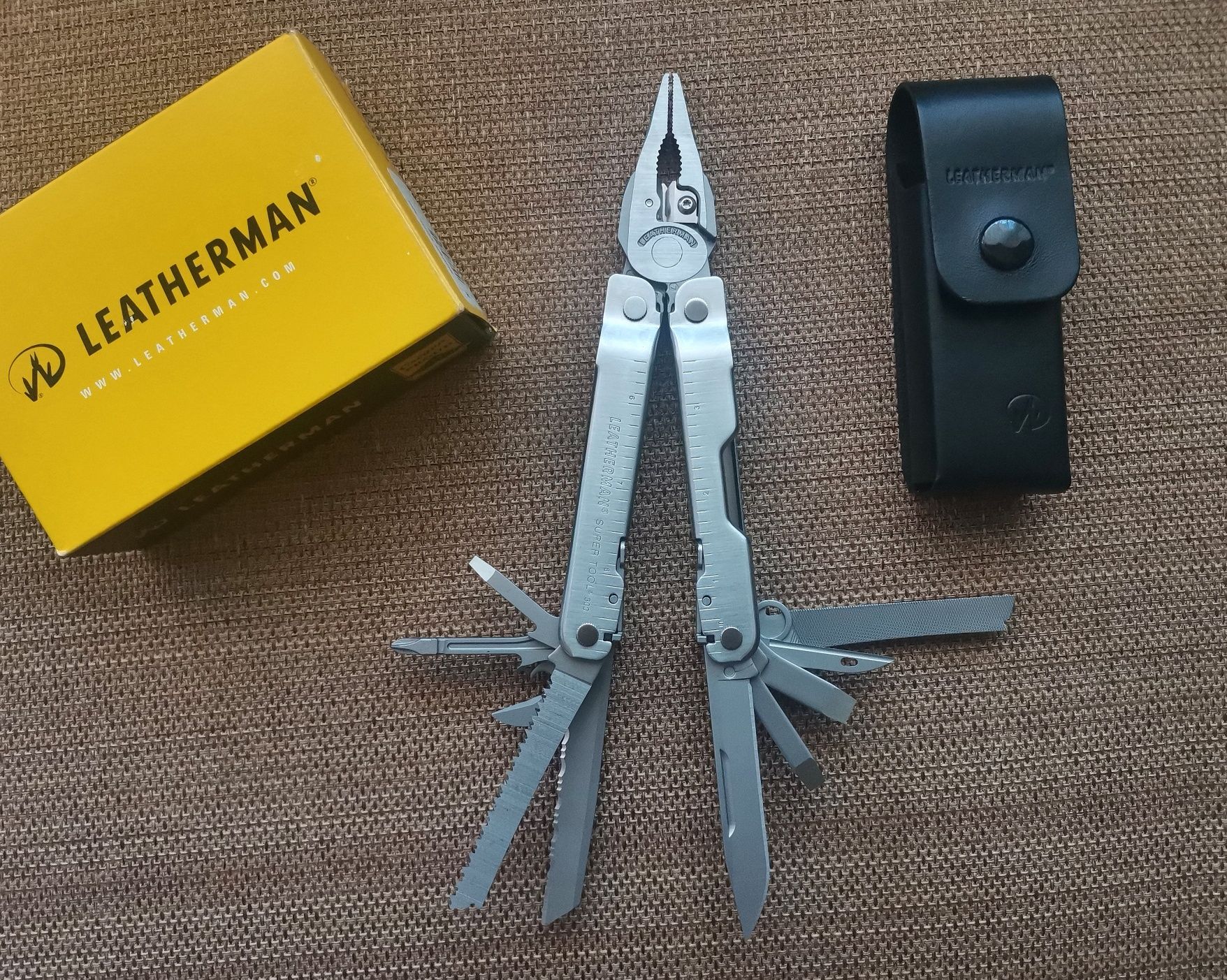 НОВА ЦЕНА Оригинален тул Leatherman Super Tool 300
