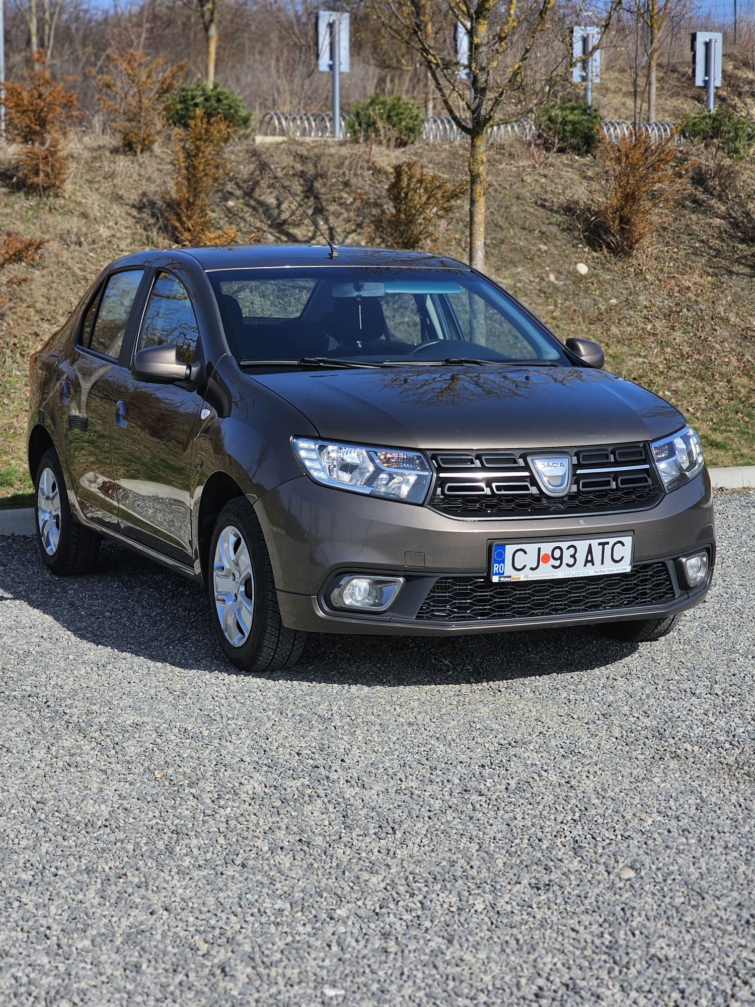 Vând Dacia Logan