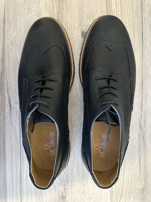 Razmer 40-41. Klassik-natural charm oyoq kiyim,