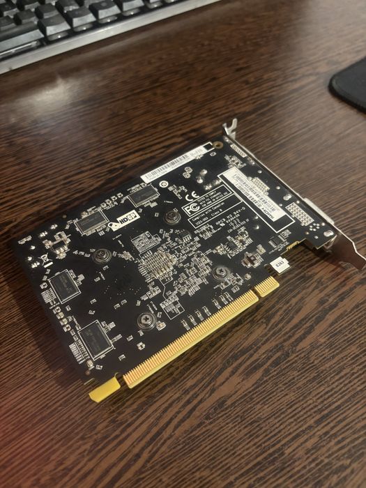 R7 240 2GB with boost placa video
