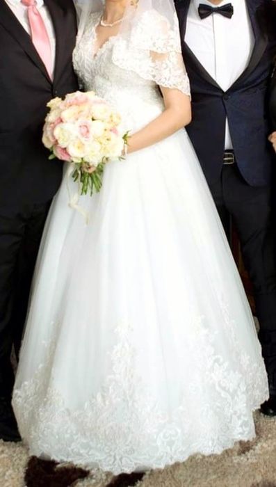 Rochie de mireasa cu crinolina inclusa