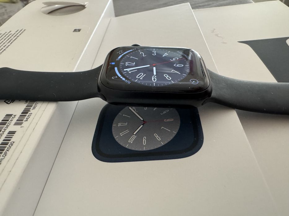 Vand Apple Watch seria 8 Cellular + GPS