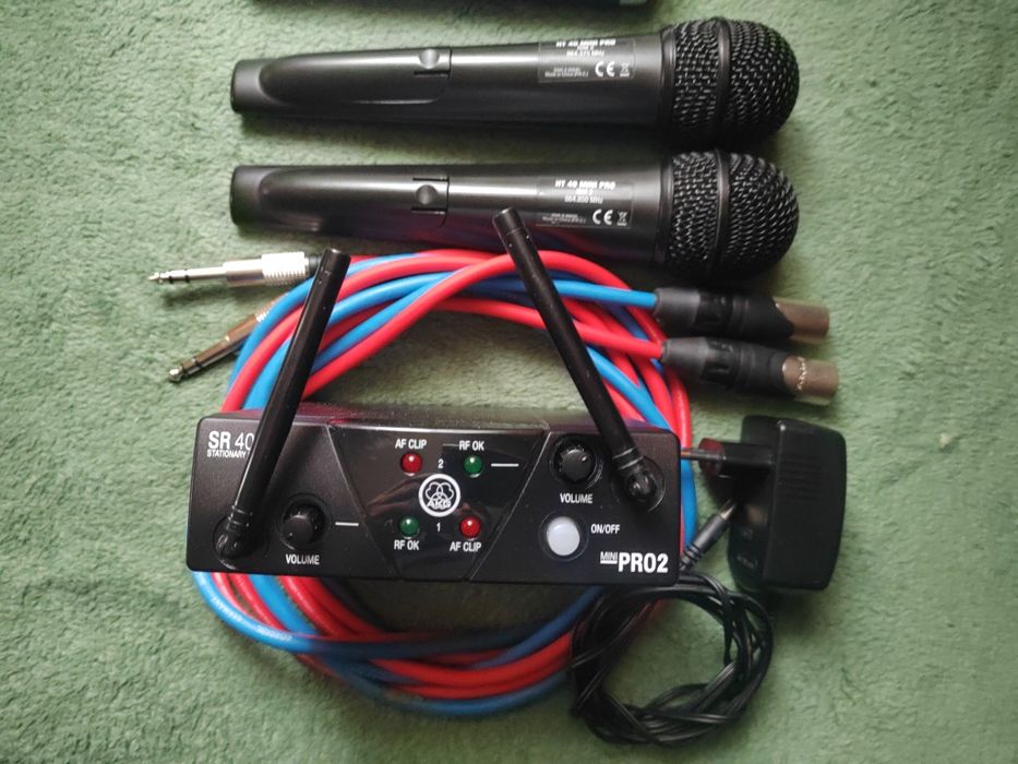 Pachet microfoane wireless Akg si mixer Behringer Xenix