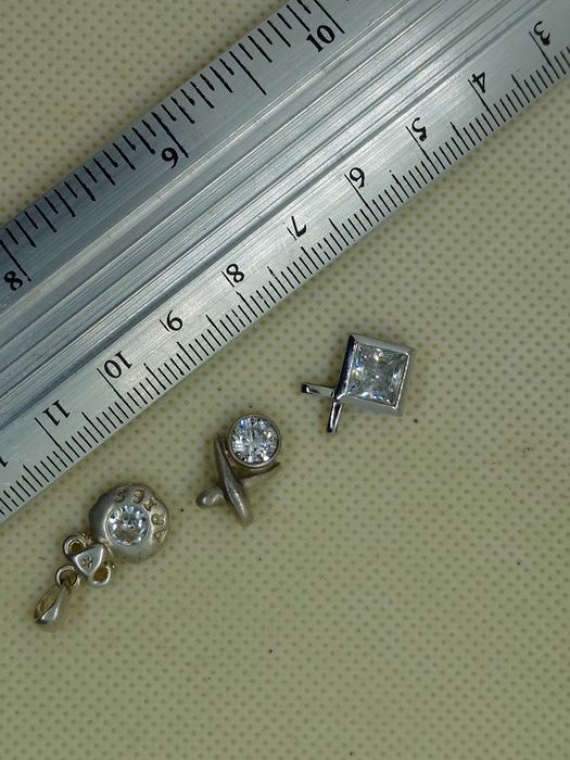 Lot 3 pandantive argint cu zirconii inclusiv ARIES