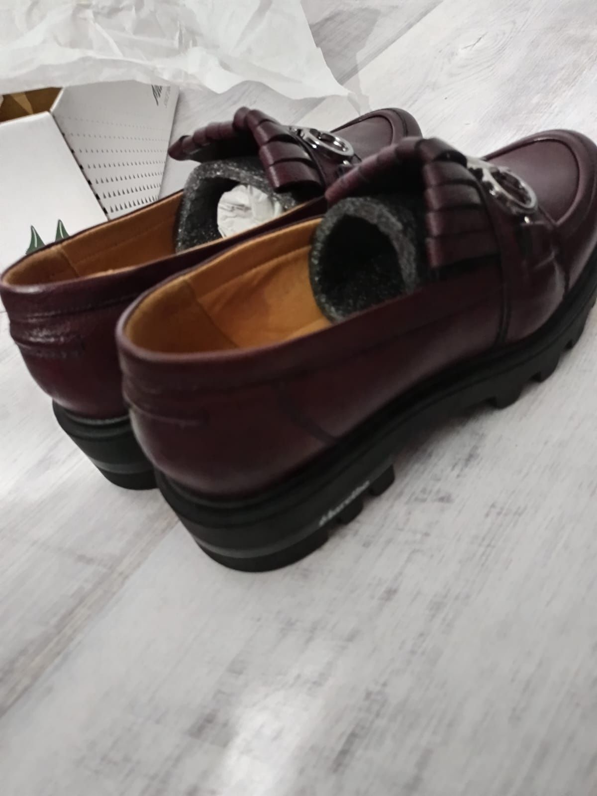 Vand pantofi noi de piele cumparati din magazinul Marelbo