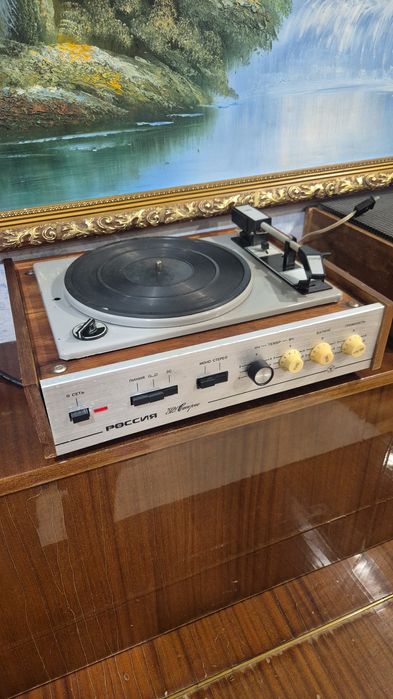 Виниловый проигрыватель