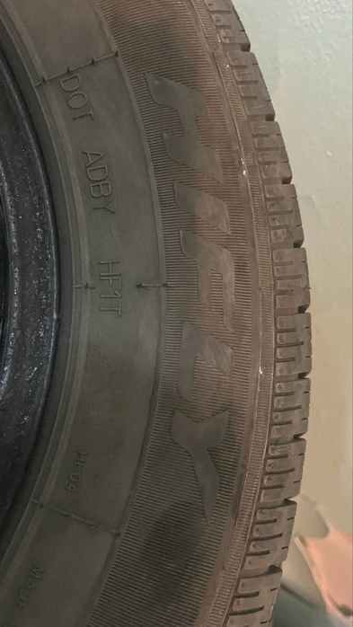 Продам зимние шипованные шины комплект (4 штуки) 155/60/12 Hifli