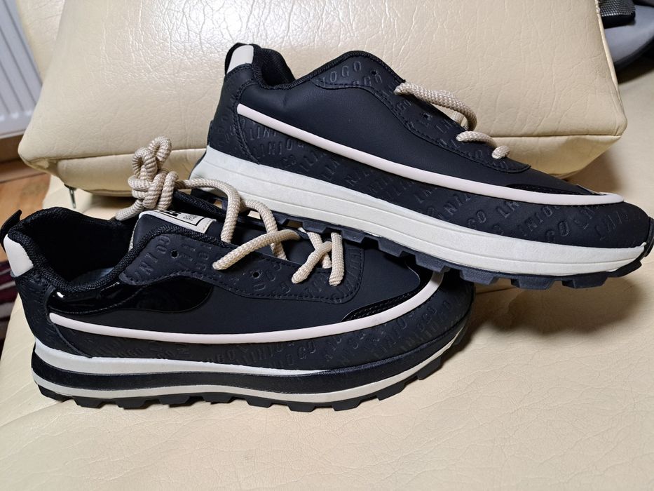 Плодавам чисто нови спортно елегантни обуфки 43 номер .