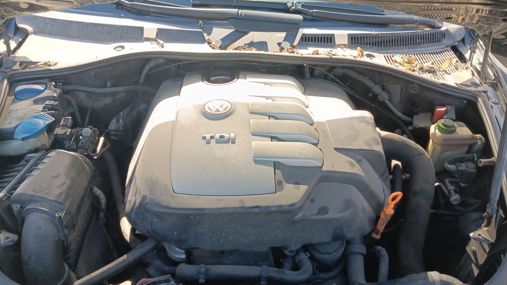 Vw Touareg 2.5 R5,174 к.с. , 60 броя на части