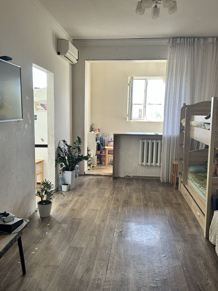 Продается квартира на Авиасозлар 2/4/4