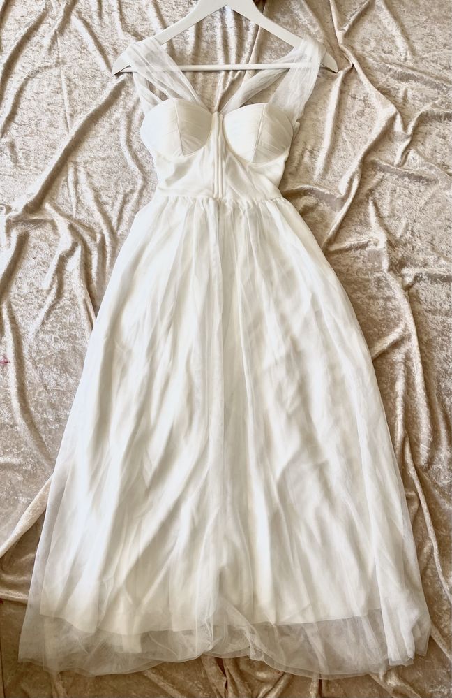 Кукленска рокля в бял цвят с тюл. Размери С и М