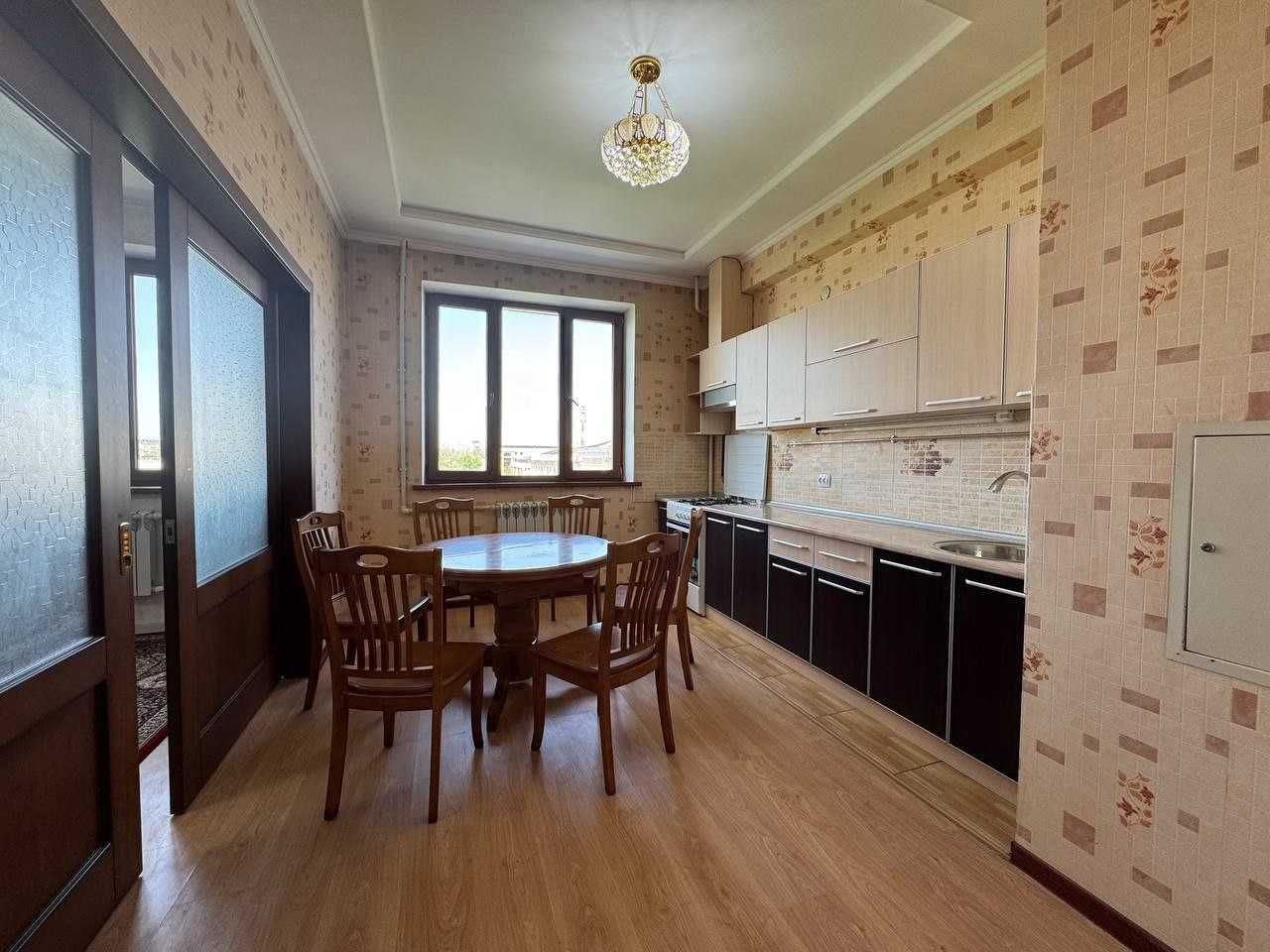 Продается квартира В Центре город 3-х Комнатная 104кв.м.