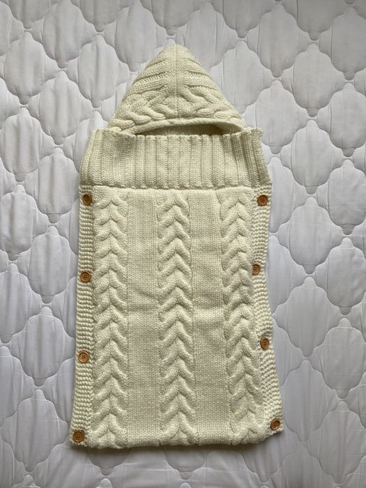 Плетено зимно чувалче за новородено