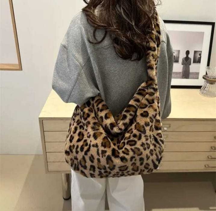 Женские меховые сумки через плечо