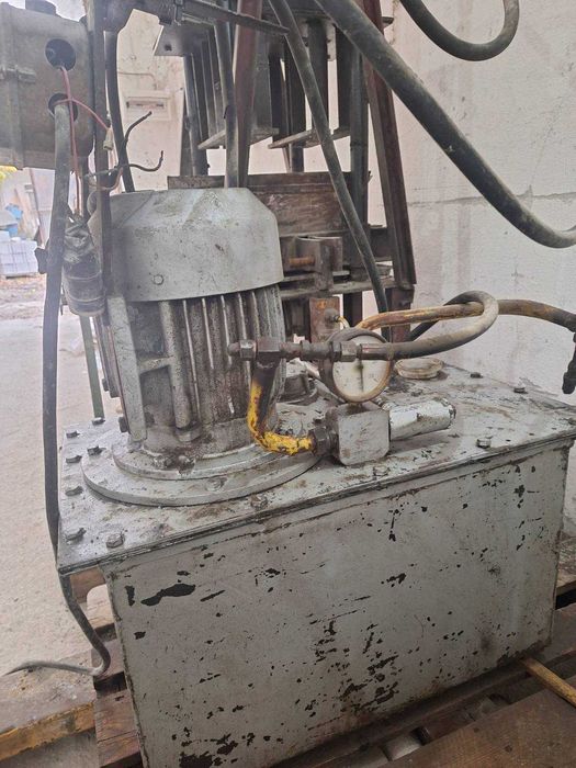 Машина Хидравлична вибропреса за бетонни блокчета