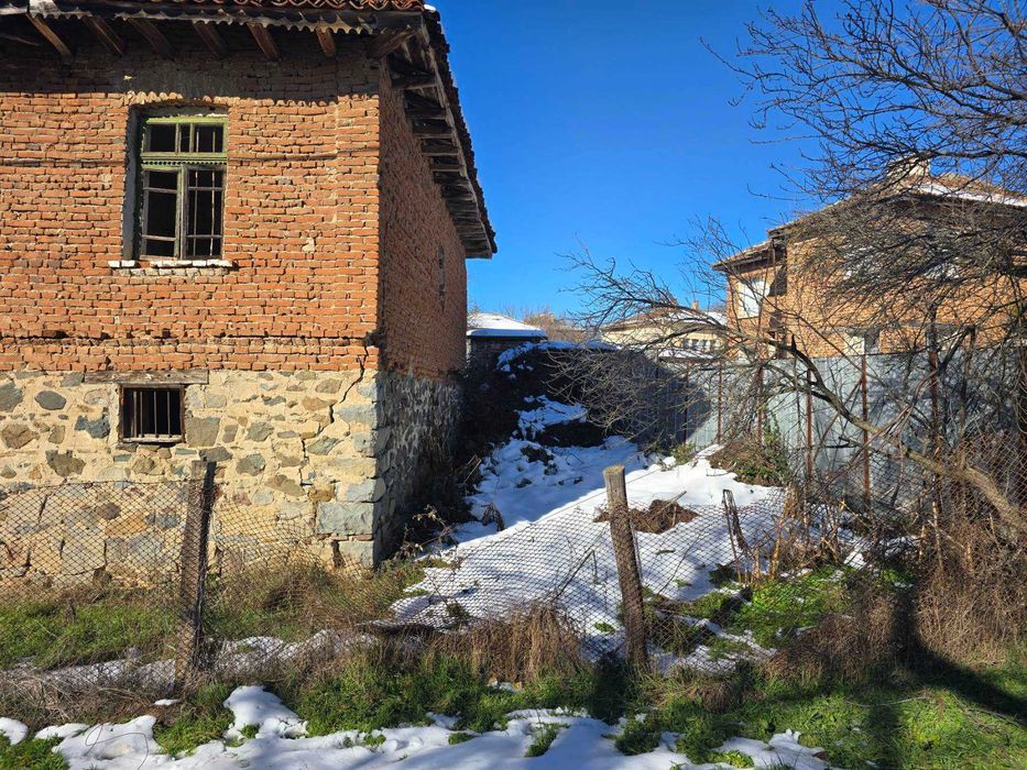 Продавам имот в Странджа планина, разположен в с.Факия, общ.Средец.