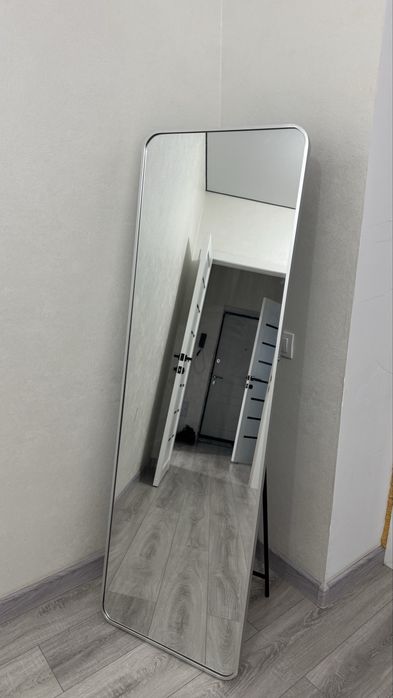 Зеркало в хорошем состоянии