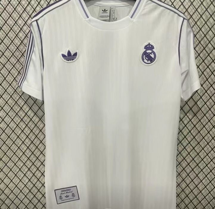 Спортивная футболка Adidas