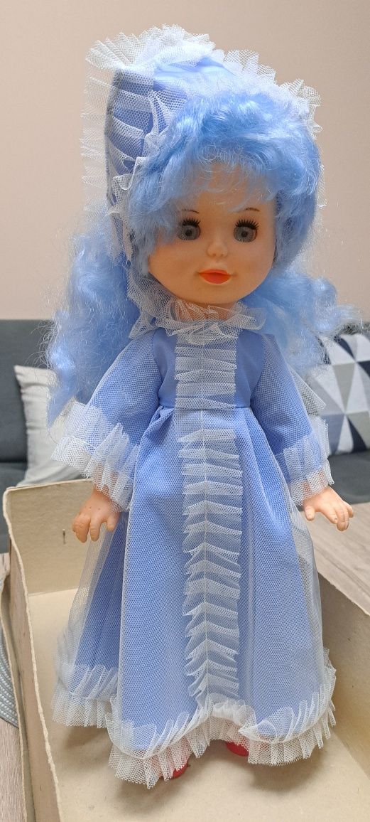 Кукла на над 50 години, чисто нова!!