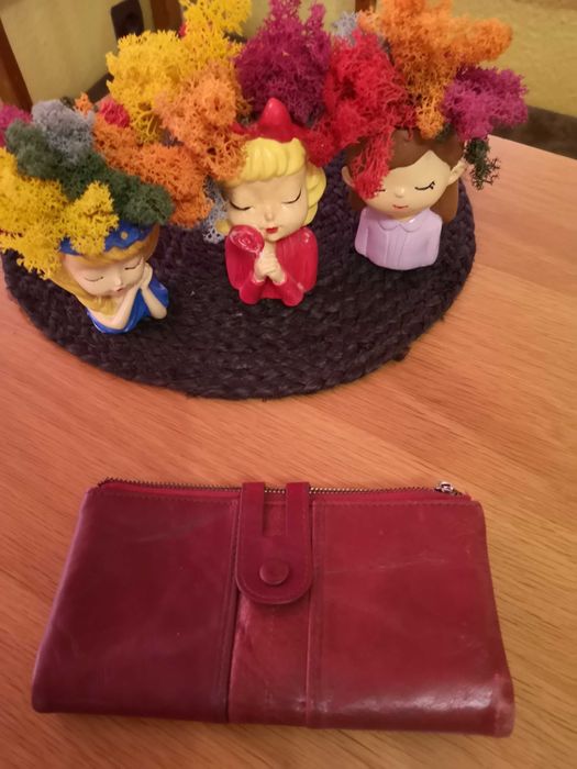 Дамско портмоне естествена кожа и несесери