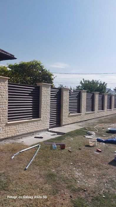 Garduri si porti stil jaluzea sipca metalica tabla cutata