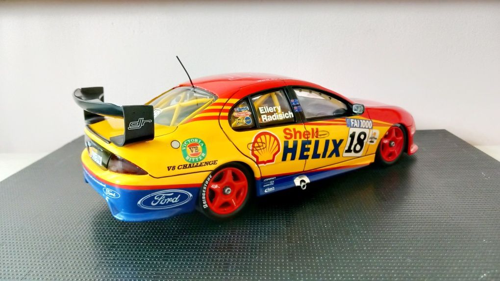 Classic Carlectables 1999 Ford Falcon 1/18