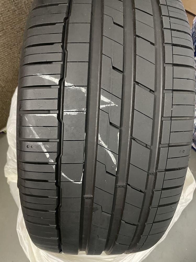 Шина Hankook. 285/45/20.. 255/50/20