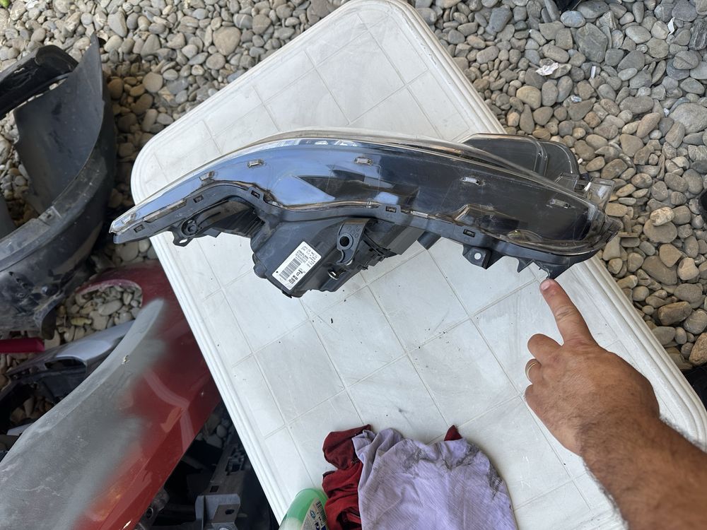 Far stânga toyota auris.cod:81150-02k30