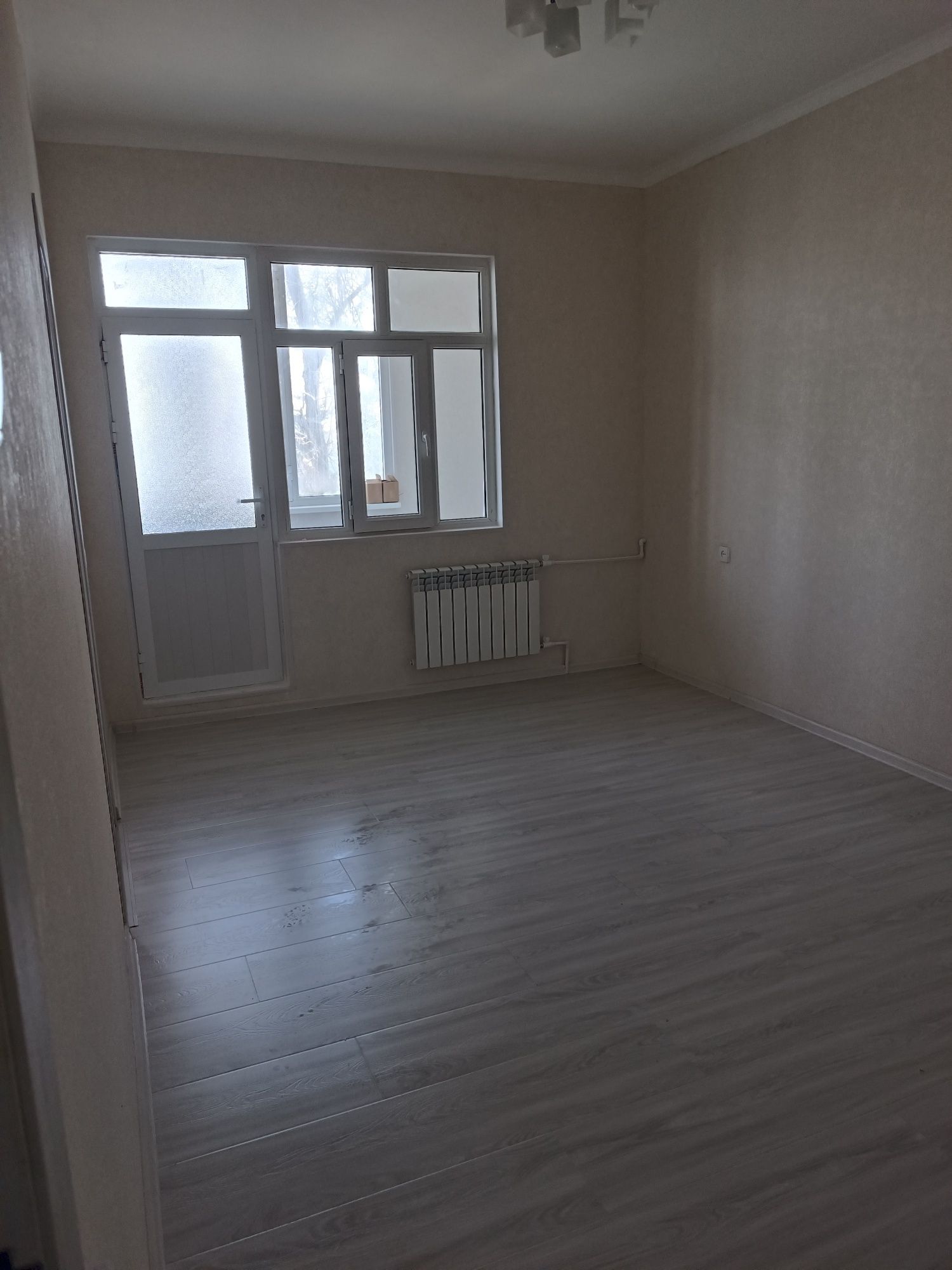 Продается 1/4/4 в Ангрене