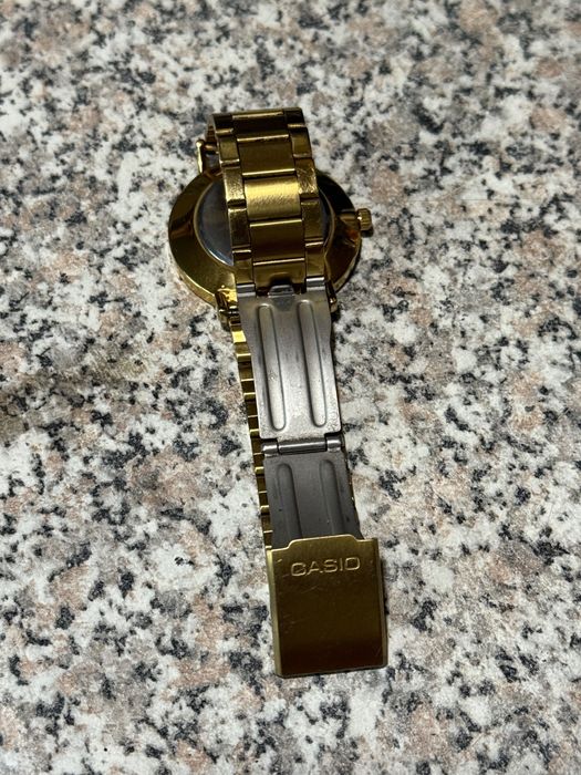 Часовник                                                         Casio