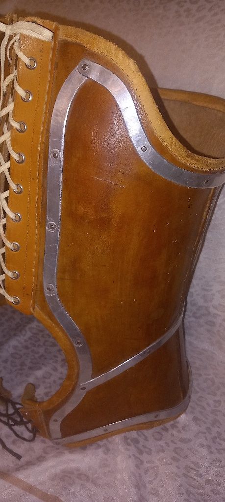 Corset antic  din piele