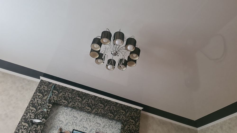 Чёрная люстра в зал