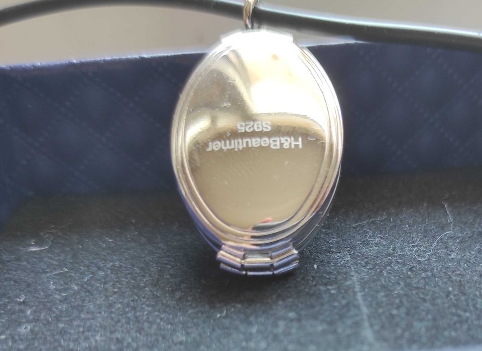 Дамско сребърно бижу за снимки (925s) на кожена верижка