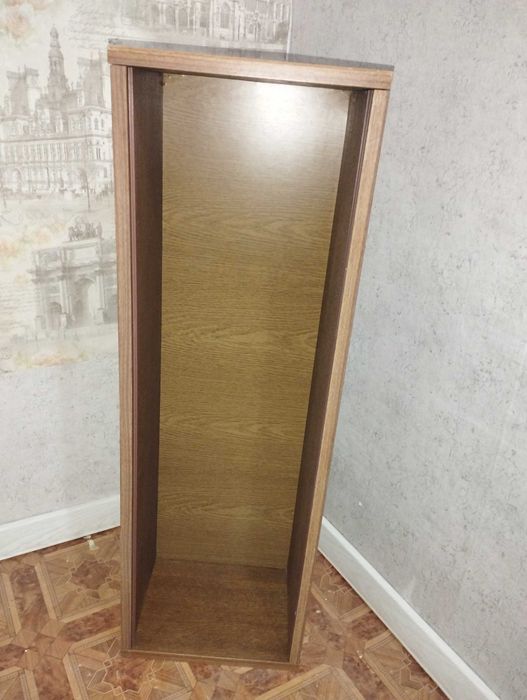 Деревянная книжная полка