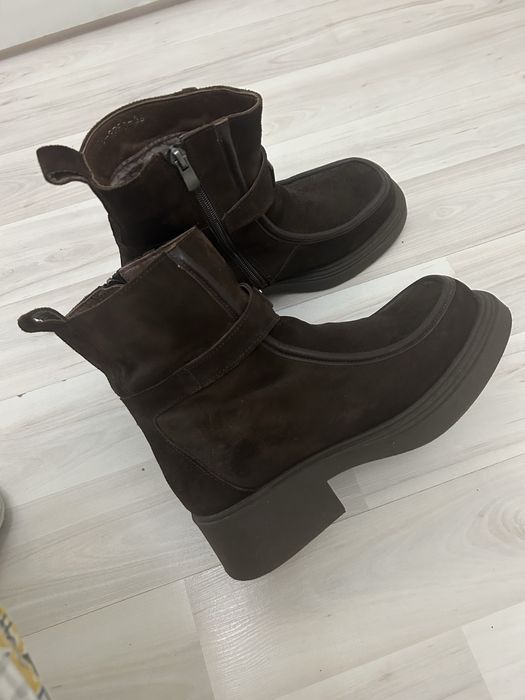 Продаю зимнюю обувь