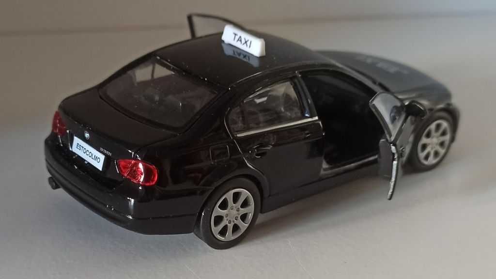 Macheta BMW 330i (E90) 2009 Taxi Stockolm - Welly 1/36