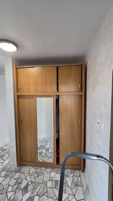 Гардероб трикрилен, плъзгащи врати СПЕШНО