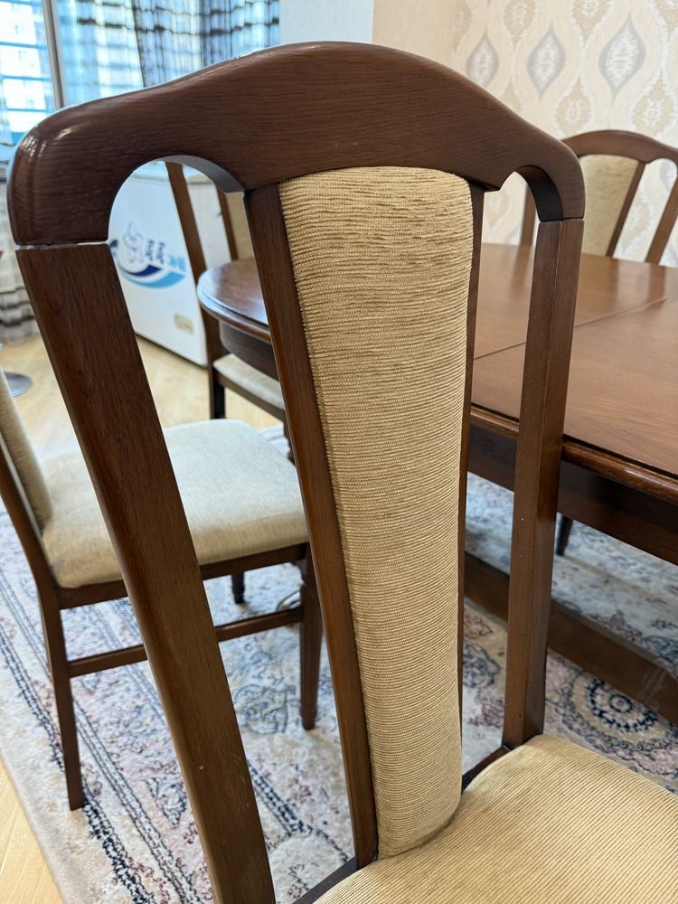 Стол и стулья в зал