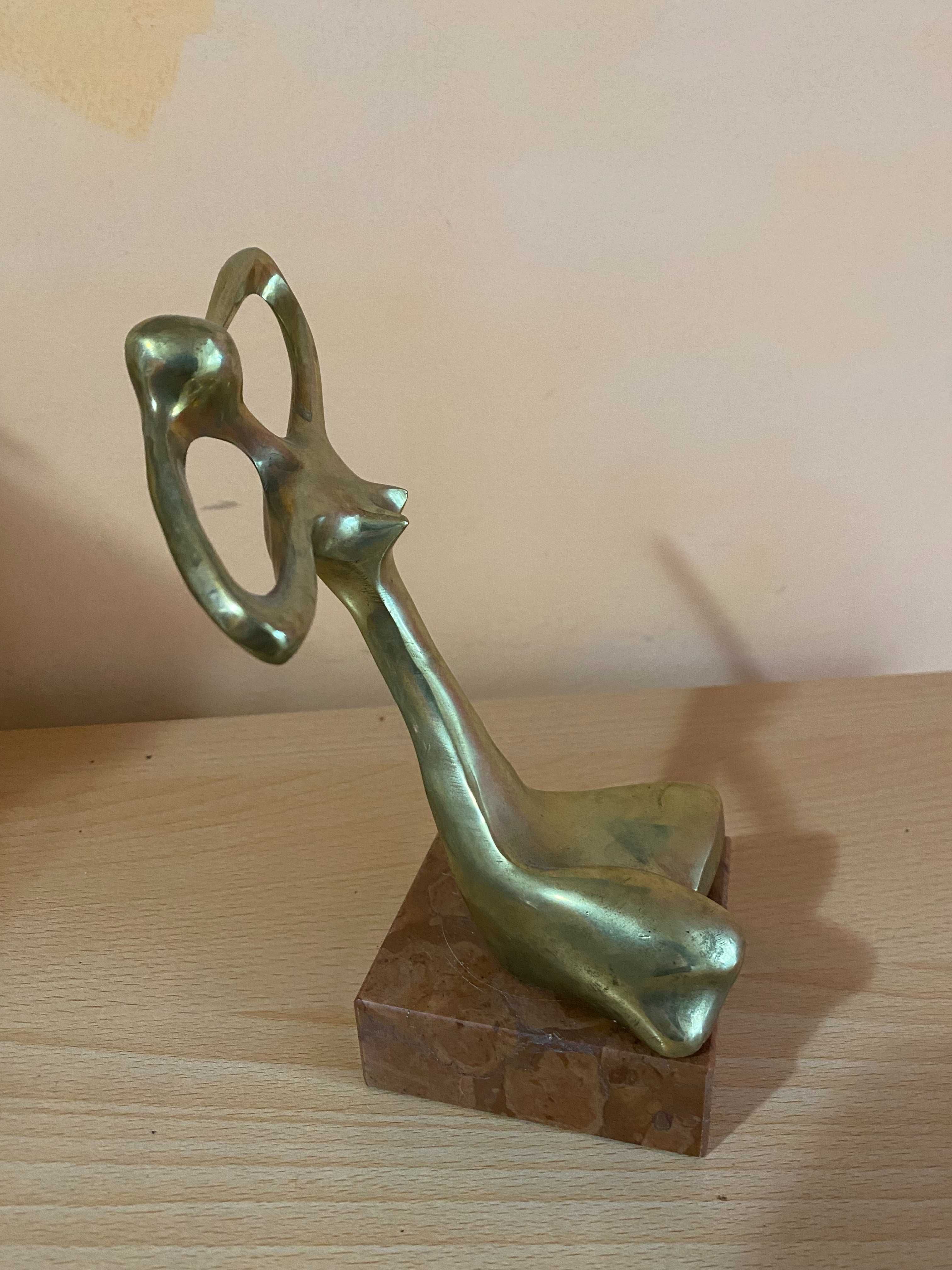 Statueta model abstract