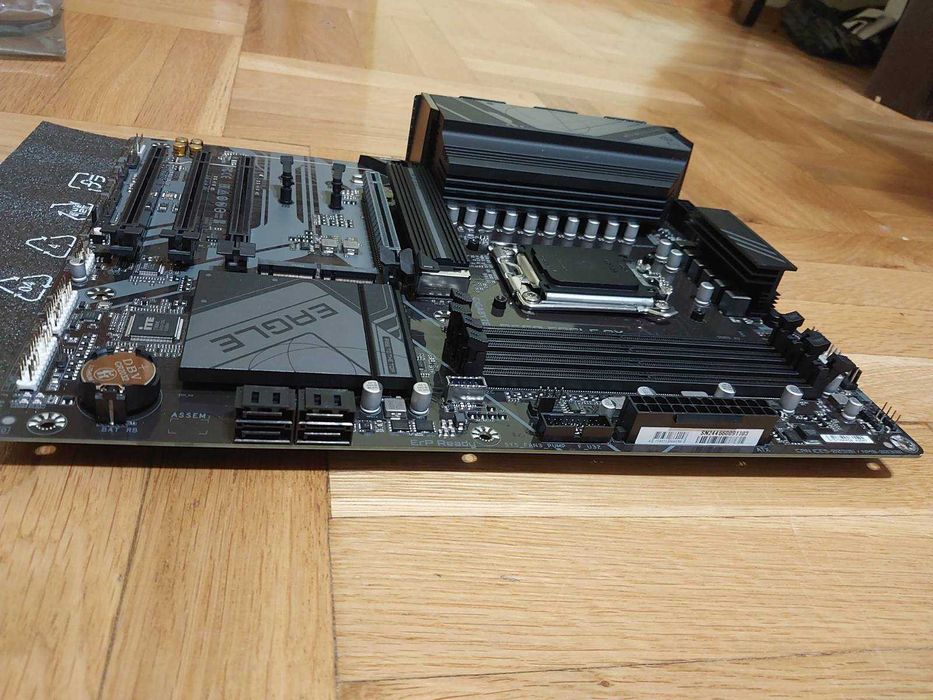 AMD Ryzen 7 9800X3D + Gigabyte B650 Eagle AX Wi-Fi
