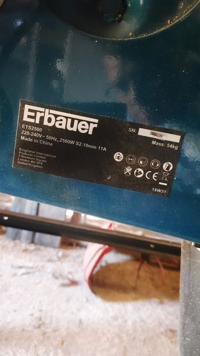 Circular Erbauer cu banc de lucru .